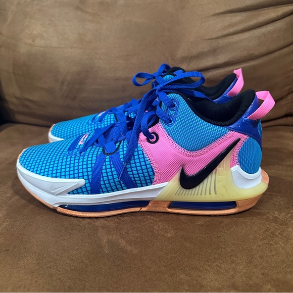 {preloved} LeBron’s Witness Blue and Pink Men's Sneakers - Picture 3 of 10
